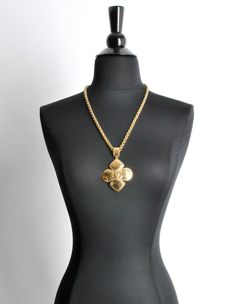 Chanel Vintage Gold CC Logo Crest Flower Necklace