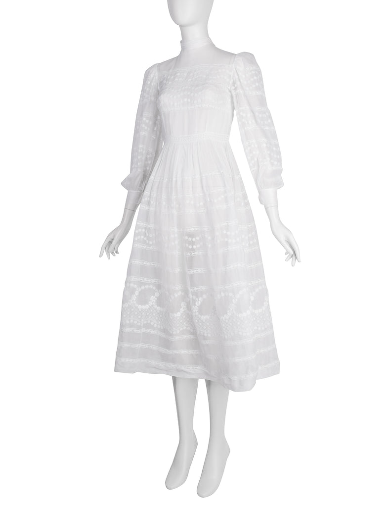 Vintage Early 1940s White Floral Embroidered Sheer Organdy Dress Amarcord Vintage Fashion Vintage Early 1940s White Floral Embroidered Sheer Organdy Dress Amarcord Vintage Fashion