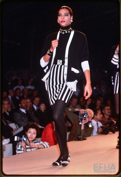 Chanel Vintage SS 1987 Pearl Adorned Black Disc Earrings