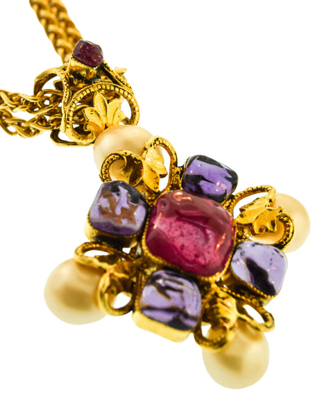 Chanel Vintage AW 1999 Byzantine Magenta Lavender Bordeaux Gripoix Pearl Pendant Sautoir Necklace