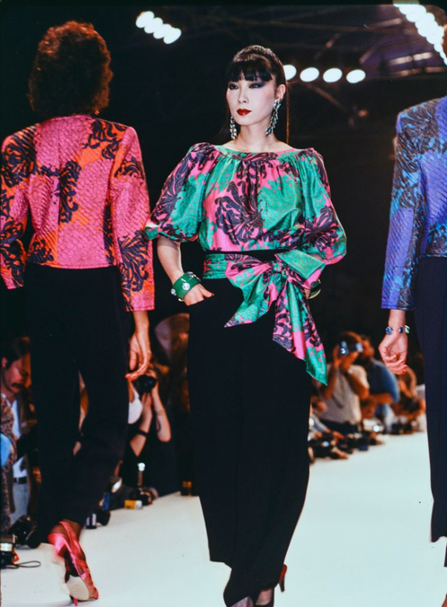 Yves Saint Laurent Vintage SS 1986 Red Pink Black Chrysanthemum Yves Saint Laurent Vintage SS 1986 Red Pink Black Chrysanthemum