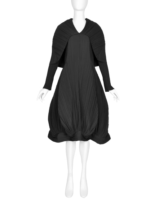Issey Miyake Vintage AW 1990 Black Pleated Hooded Dress Amarcord Vintage Fashion Issey Miyake Vintage AW 1990 Black Pleated Hooded Dress Amarcord Vintage Fashion