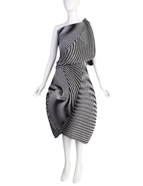 Issey Miyake AW2016 Black White Pleated Optical Spirograph Skirt and Shawl Ensemble Set