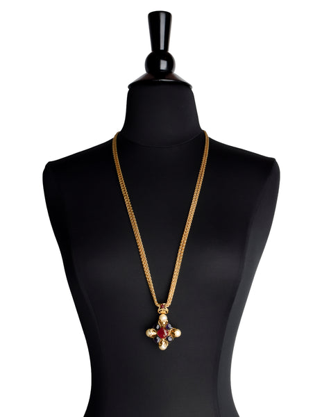 Chanel Vintage AW 1999 Byzantine Magenta Lavender Bordeaux Gripoix Pearl Pendant Sautoir Necklace