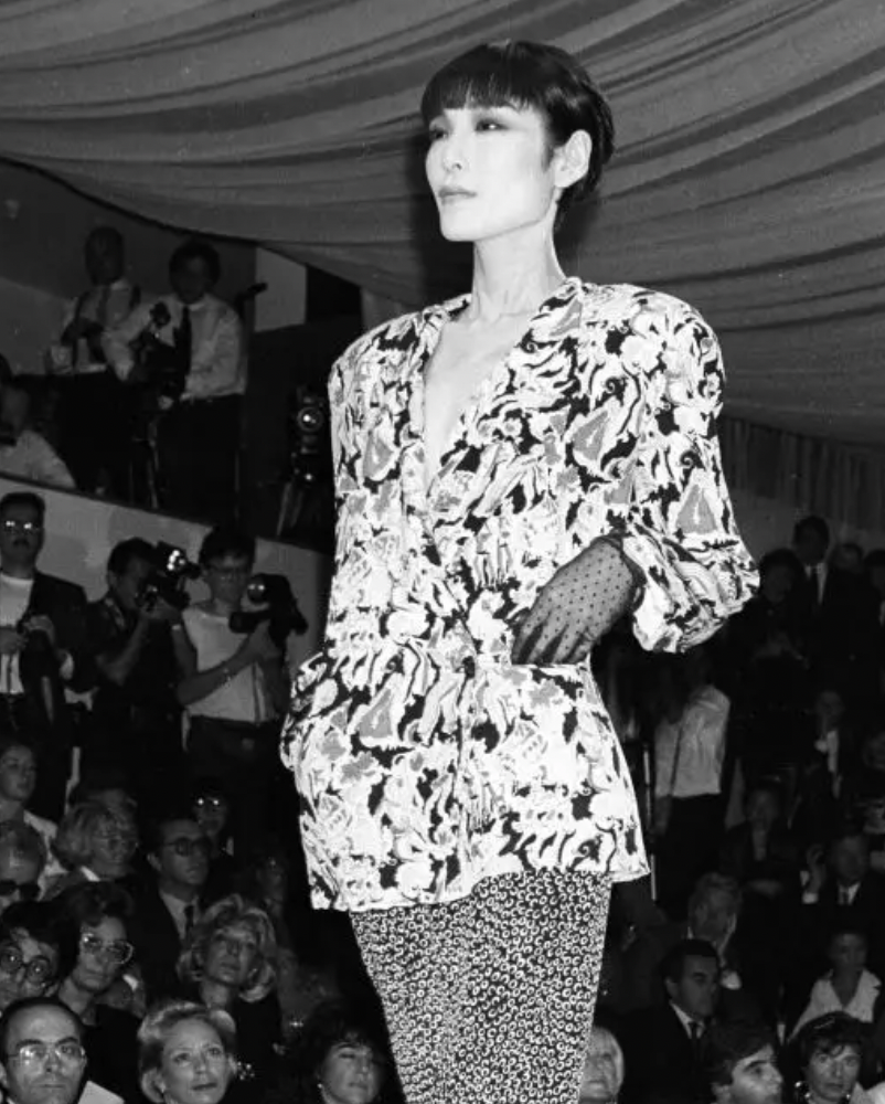 Giorgio Armani Vintage SS 1987 Colorful Can Can Dancer Novelty Print Silk Blazer Jacket