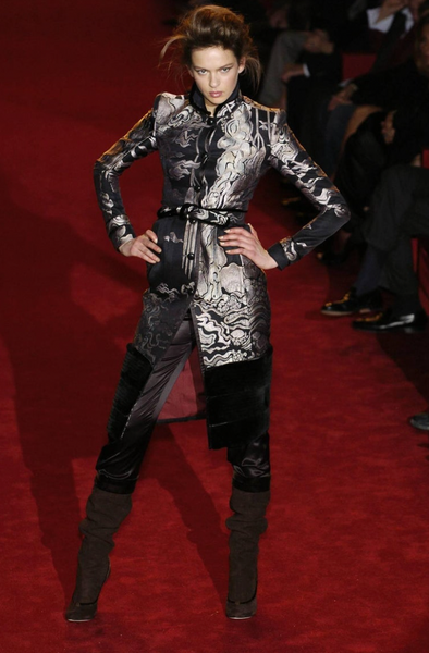 Yves Saint Laurent by Tom Ford Vintage AW2004 Iconic Chinoiserie Scenic Jacquard Fur Trim Coat