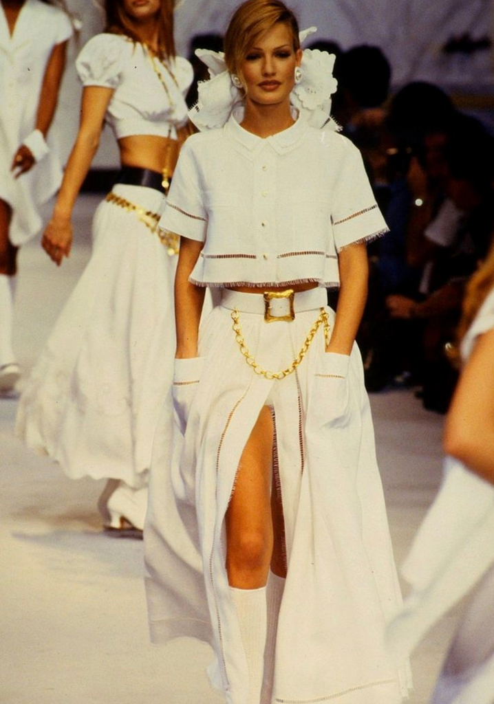 Chanel Vintage SS 1993 Runway White Linen Cropped Collared Button Chanel Vintage SS 1993 Runway White Linen Cropped Collared Button