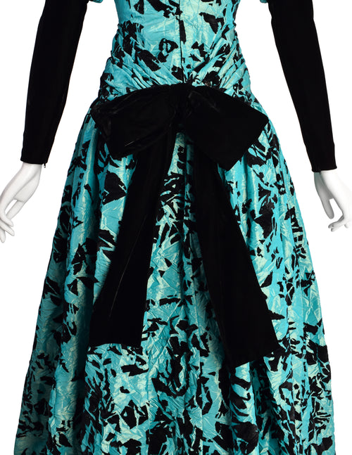 Yves Saint Laurent Vintage Haute Couture AW 1984 Black and Green Velve Amarcord Vintage Fashion Yves Saint Laurent Vintage Haute Couture AW 1984 Black and Green Velve Amarcord Vintage Fashion