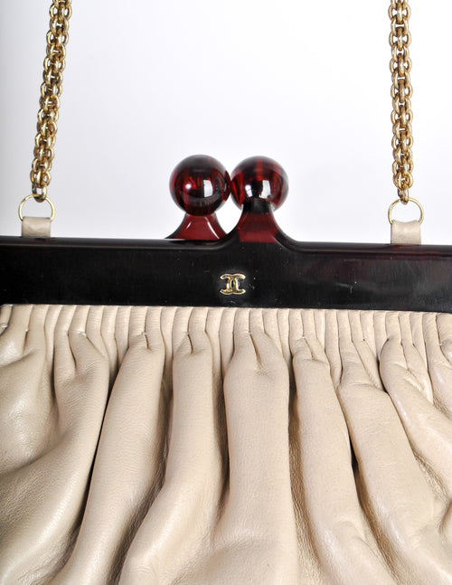 Chanel Vintage Beige Leather Kisslock Clutch Purse – Amarcord Vintage  Fashion