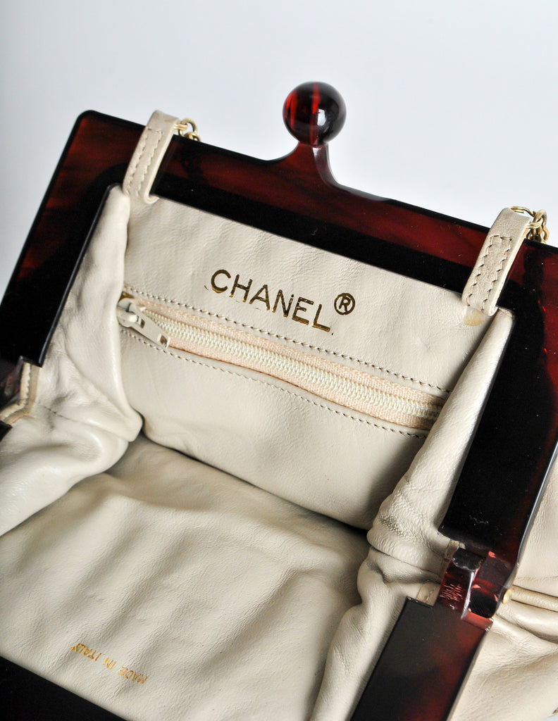 Chanel Vintage Beige Leather Kisslock Clutch Purse – Amarcord Vintage  Fashion
