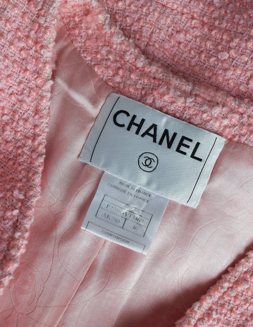 Chanel Vintage 2004 Cruise 'COCO' Baby Pink Cotton Boucle Blazer Jacke –  Amarcord Vintage Fashion