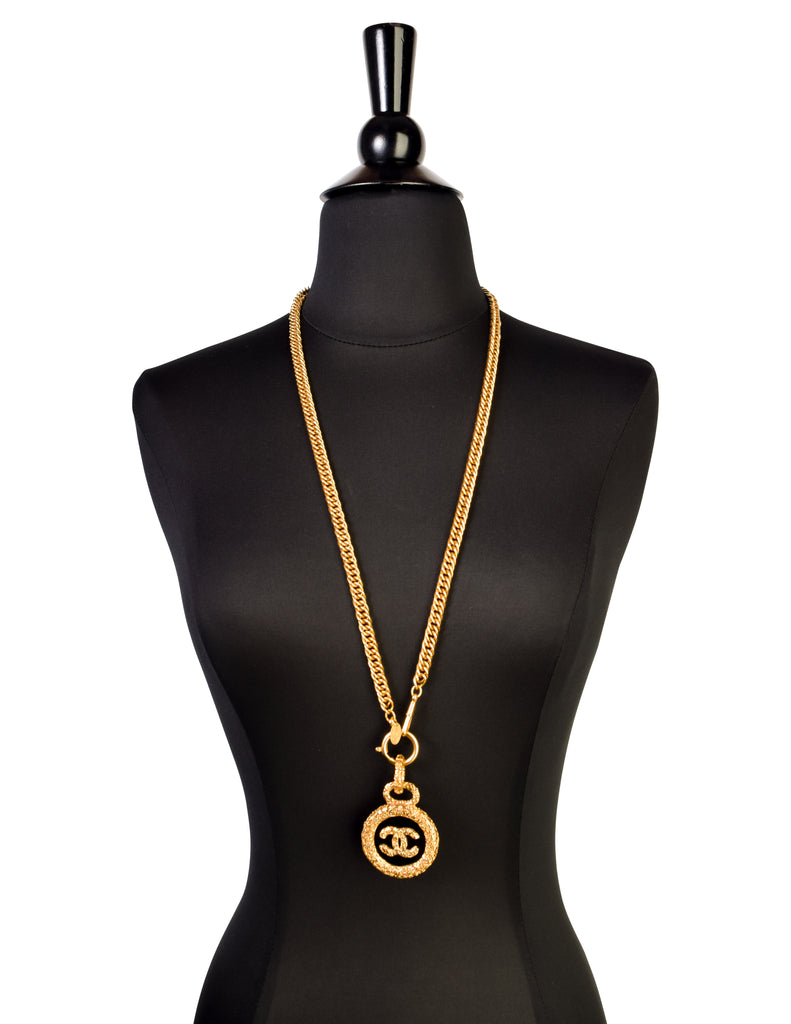 Chanel Vintage Black and Gold Textured CC Logo Pendant Necklace – Amarcord  Vintage Fashion