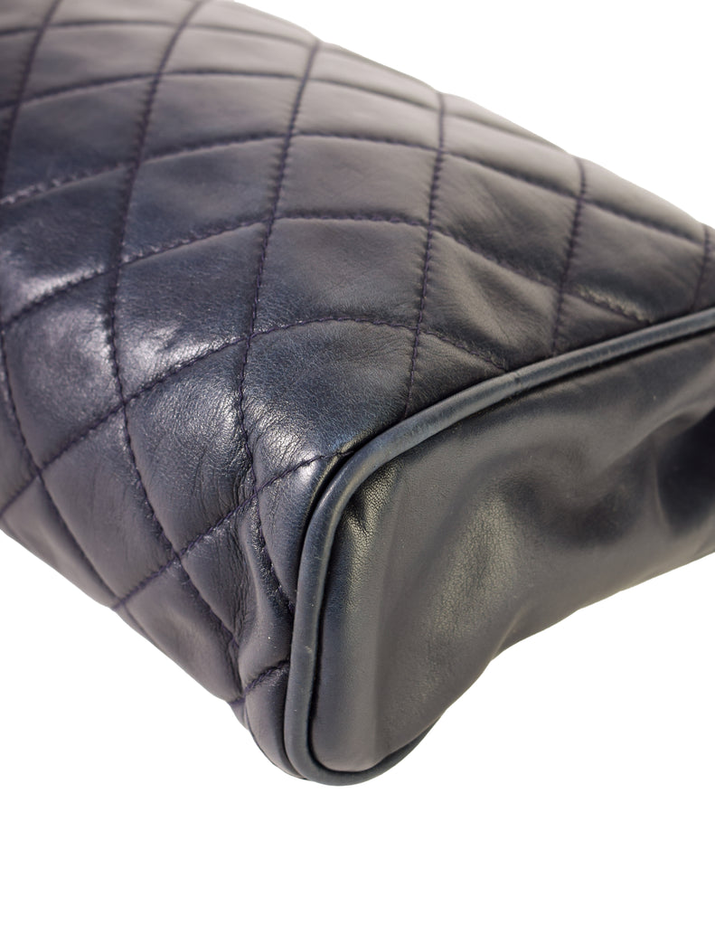 Chanel Vintage Navy Blue Matelasse Quilted Lambskin Leather Clutch Bag – Amarcord  Vintage Fashion