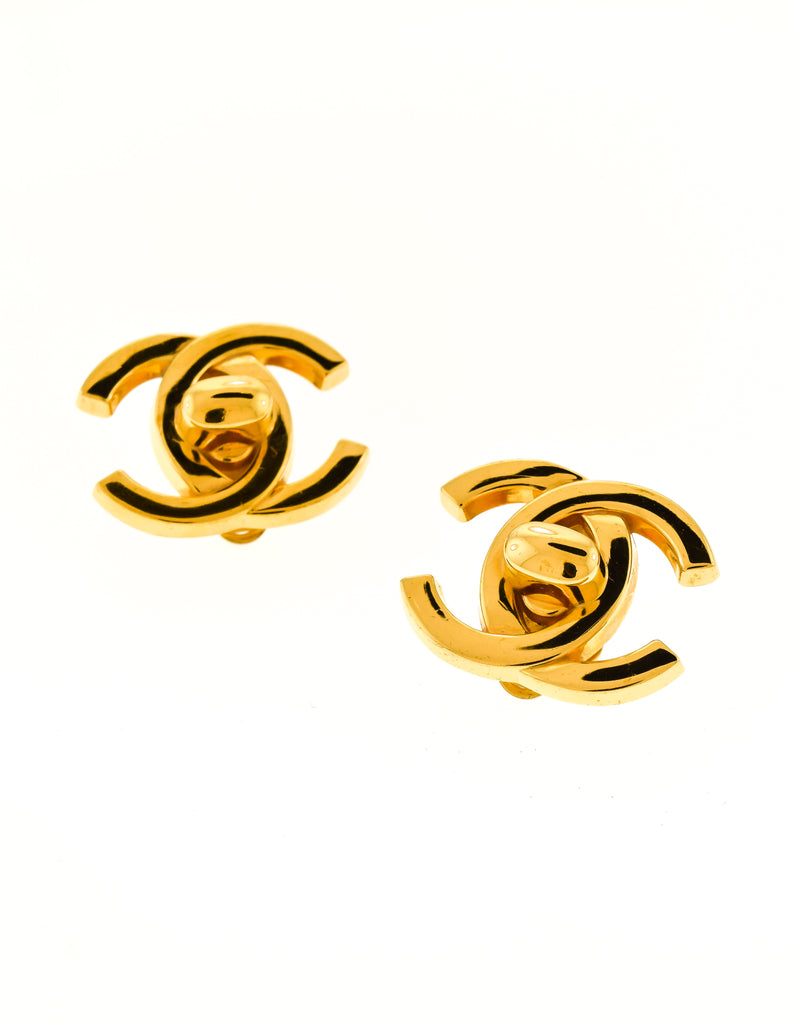 Chanel Vintage Gold CC Logo Turnlock Earrings – Amarcord Vintage