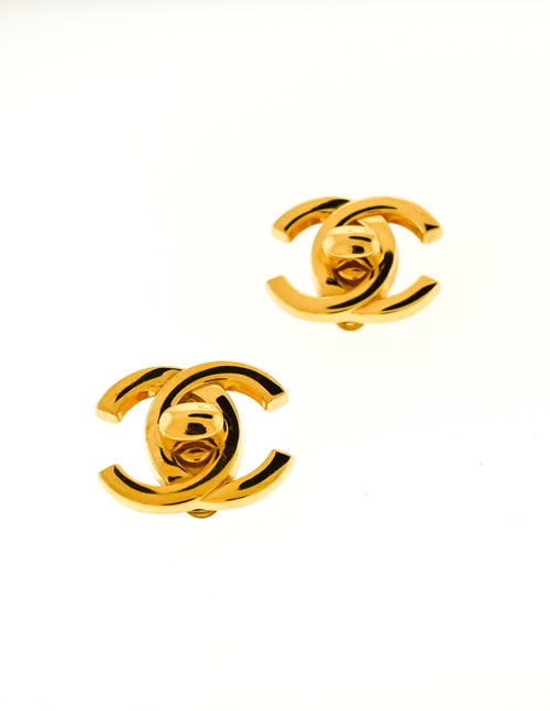 Chanel Vintage Turn Lock CC Clasp Earrings – Amarcord Vintage Fashion