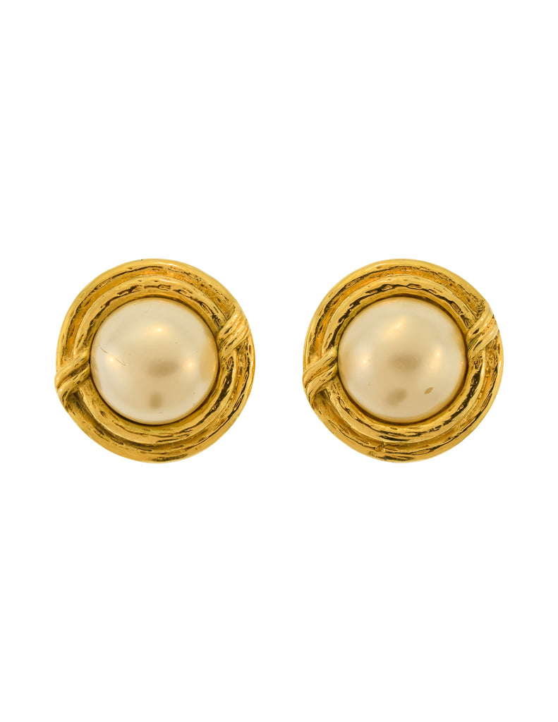 Chanel classic on sale pearl earrings