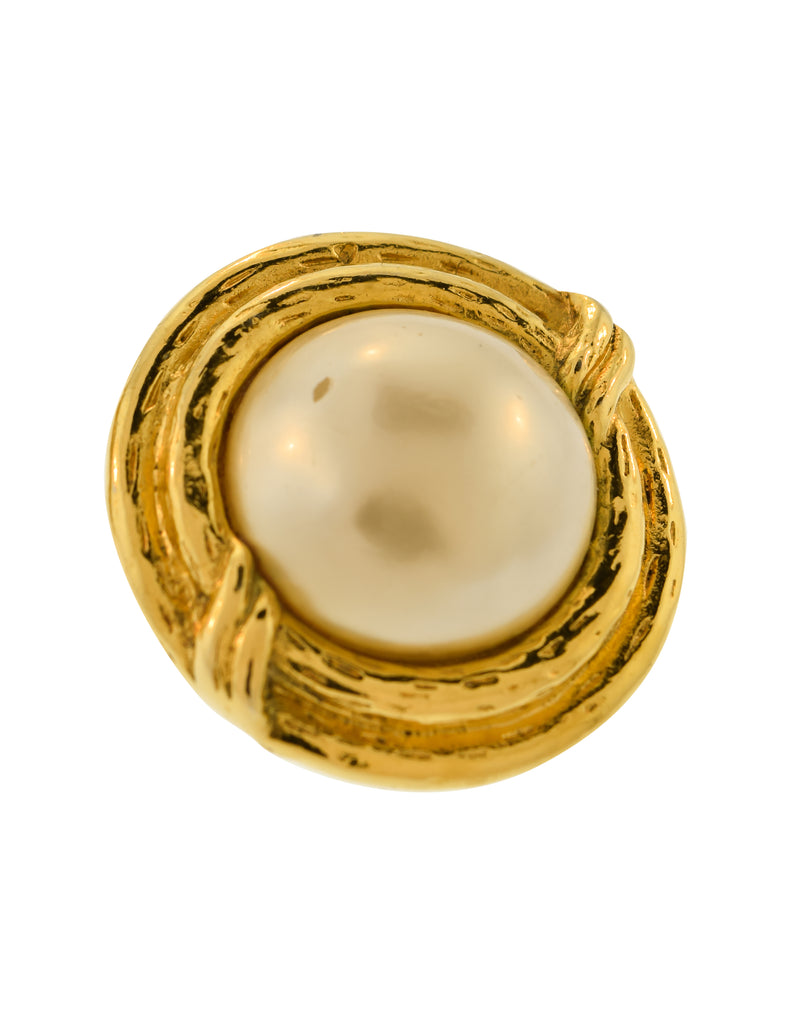 Chanel Vintage 1980s Classic Gold Framed Pearl Earrings – Amarcord