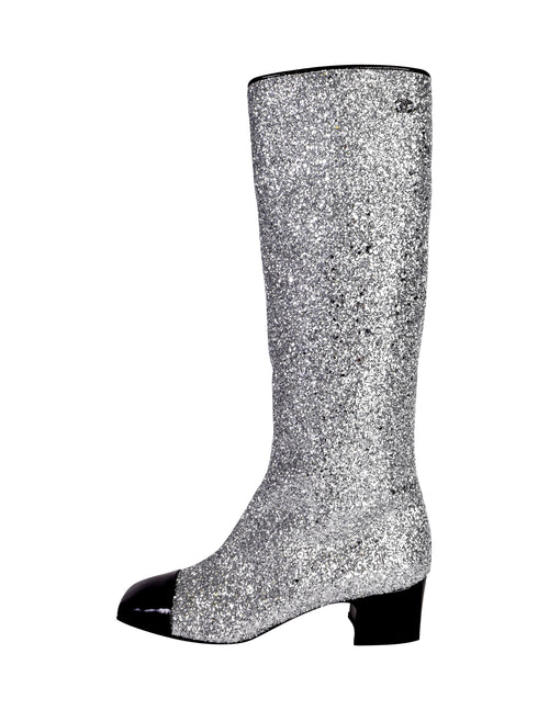 Konkurrence Begyndelsen Måge Chanel AW 2017 Iconic Silver Glitter Black Patent Leather Boots – Amarcord  Vintage Fashion