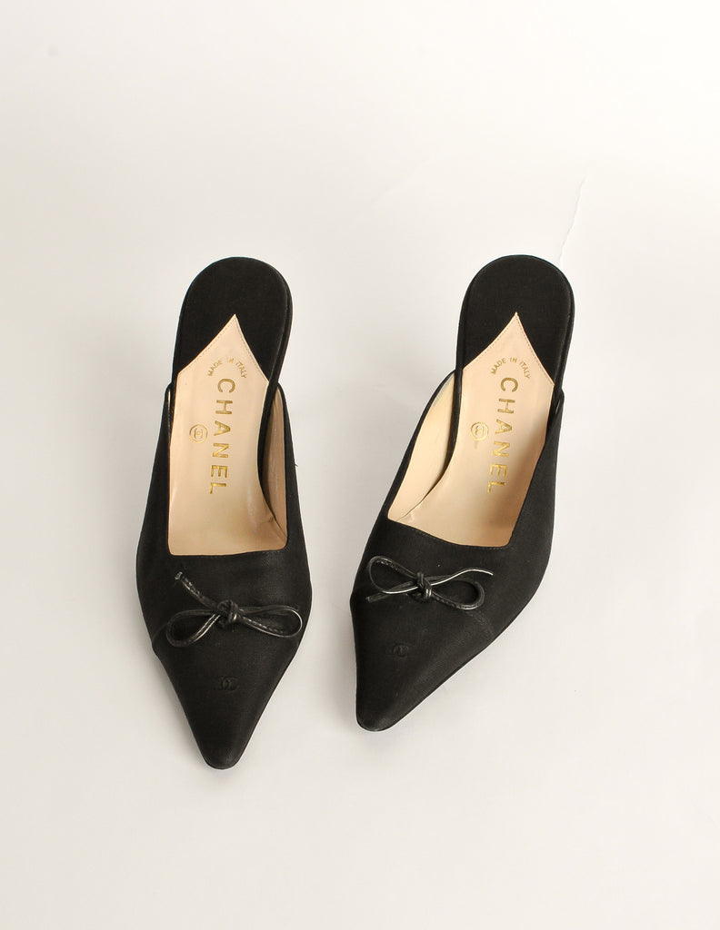 Vintage Black Chanel Pointed-Toe Satin Bow Pumps Size 39 – Designer Revival