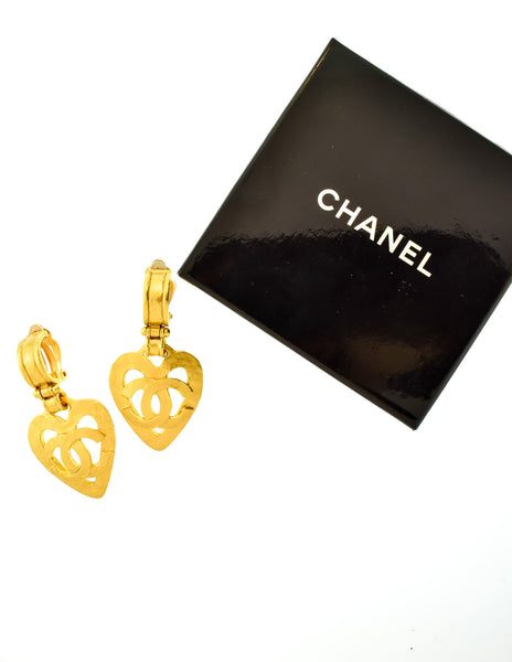 Chanel Vintage Brushed Gold CC Logo Heart Earrings - Amarcord Vintage Fashion
 - 7