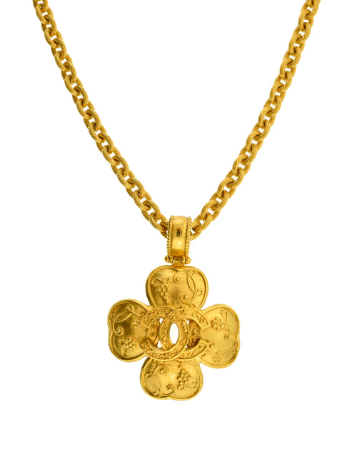 Chanel Clover Round Logo Plate Necklace Green