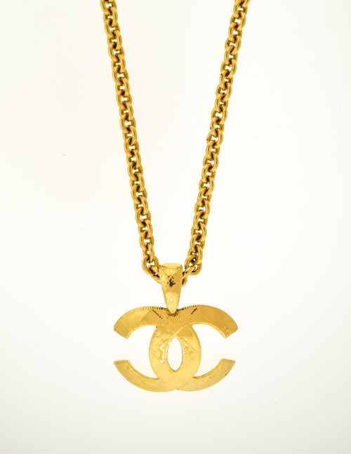 Chanel Vintage Gold Quilted CC Logo Pendant Necklace – Amarcord