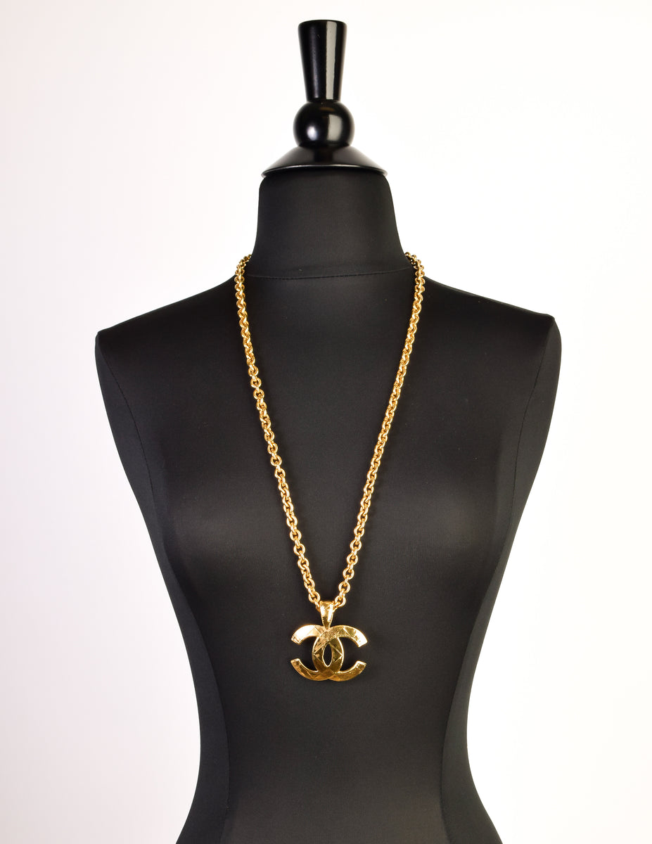 chanel charm necklace