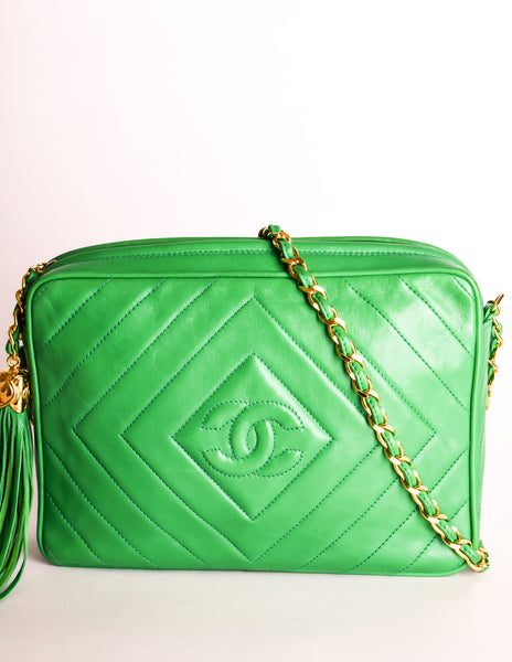 Chanel Vintage Kelly Green Lambskin CC Logo Tassel Shoulder Camera Bag - Amarcord Vintage Fashion
 - 3