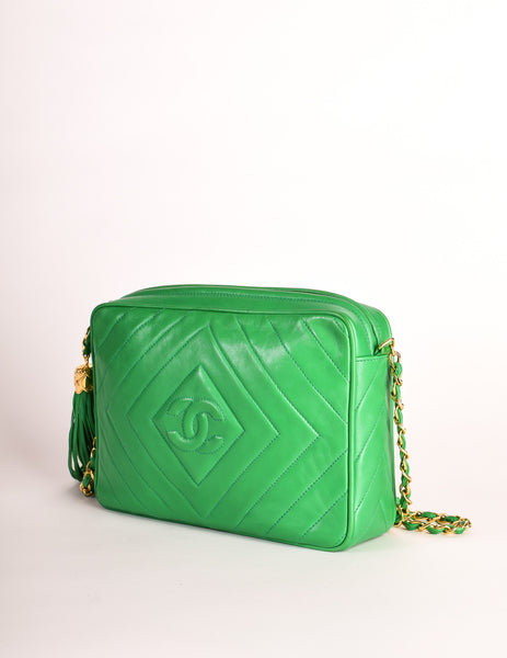 Chanel Vintage Kelly Green Lambskin CC Logo Tassel Shoulder Camera Bag - Amarcord Vintage Fashion
 - 4