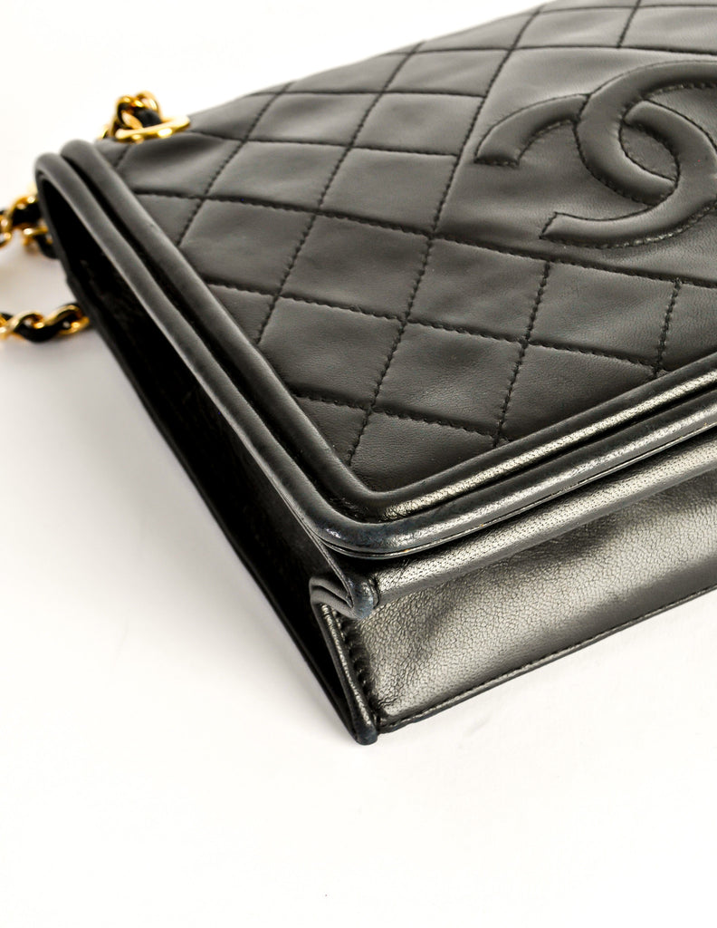 Chanel Vintage Black Lambskin Leather Quilted CC Logo Bag – Amarcord  Vintage Fashion