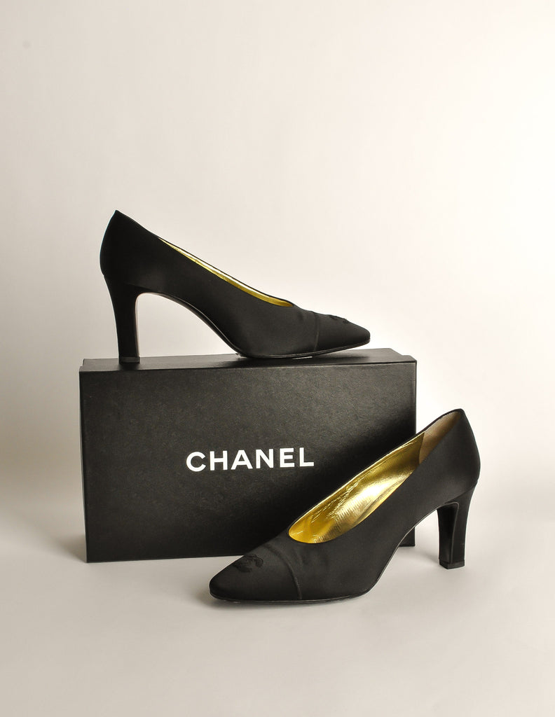 Chanel Vintage Black Satin CC Logo Heels – Amarcord Vintage Fashion