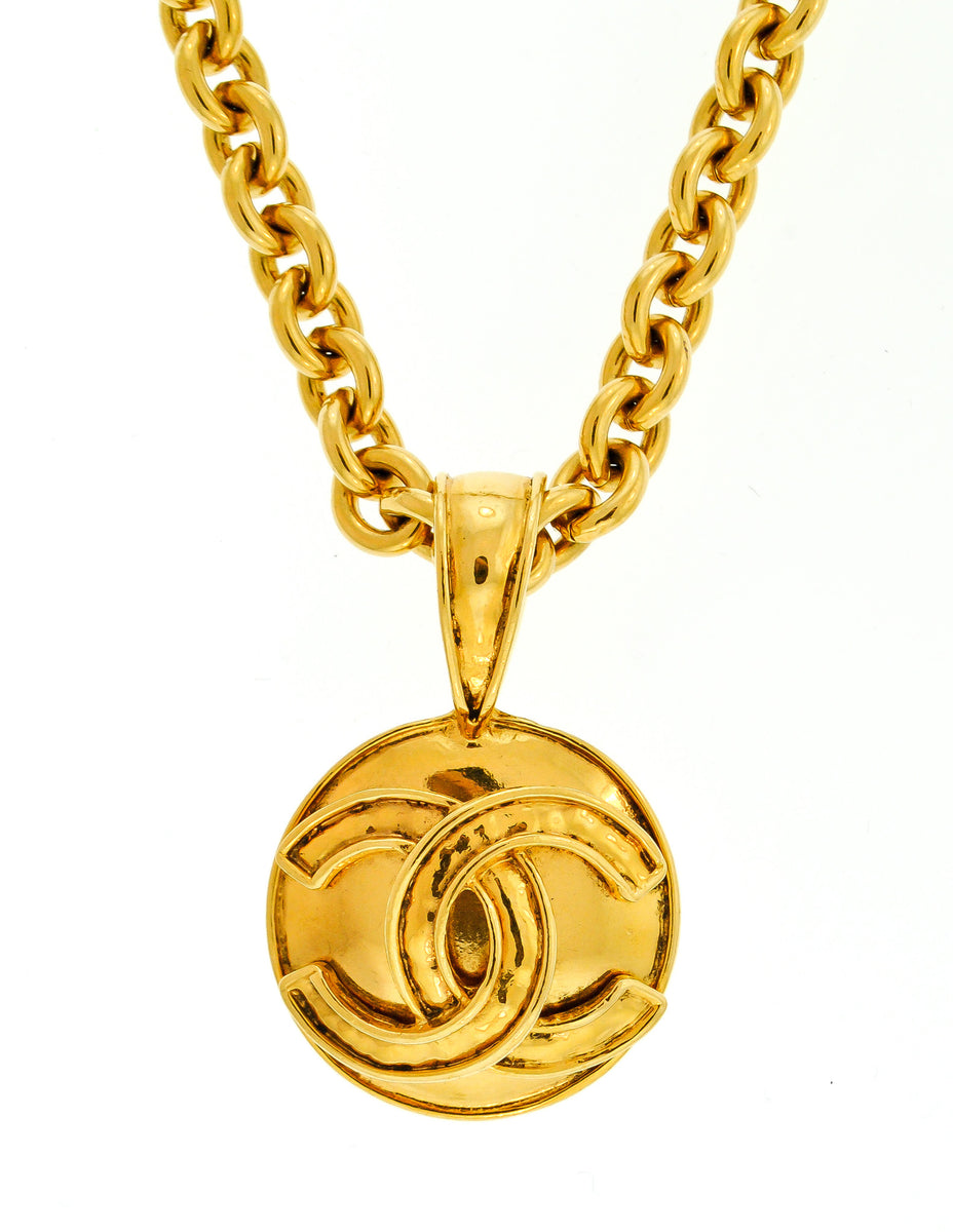 Chanel Vintage Gold Quilted CC Logo Pendant Necklace – Amarcord Vintage  Fashion