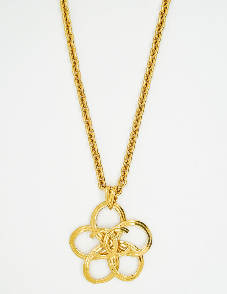 Chanel Vintage Gold CC Logo Crest Flower Necklace – Amarcord Vintage Fashion