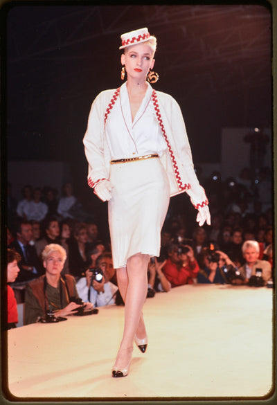 Majestætisk fax Legepladsudstyr Chanel Vintage SS 1987 Cream Wool Tweed Red Embroidered Jacket and Ski –  Amarcord Vintage Fashion