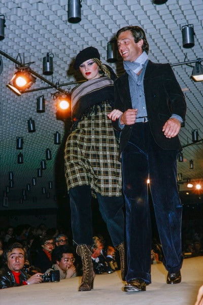 Yves Saint Laurent Vintage AW 1977 Brown Plaid A-Line Smock Tent Dress Amarcord Vintage Fashion Yves Saint Laurent Vintage AW 1977 Brown Plaid A-Line Smock Tent Dress Amarcord Vintage Fashion